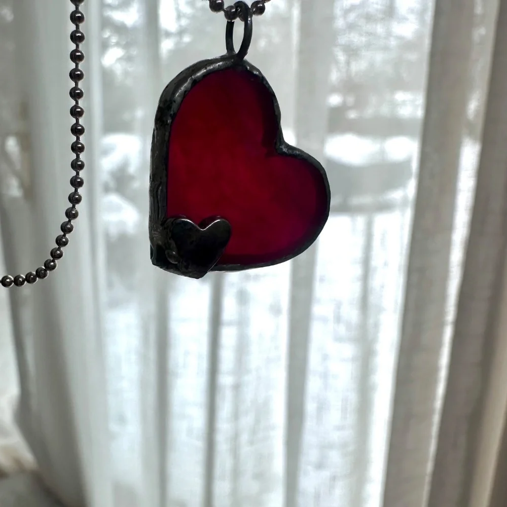 Red Heart Pendant Necklace Silver Tone Ball Chain Vintage Style - Picture 3 of 3
